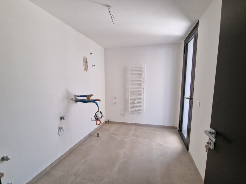 Situato nella rinomata zona residenziale di Sarmeola di Rubano, questo elegante appartamento al s...