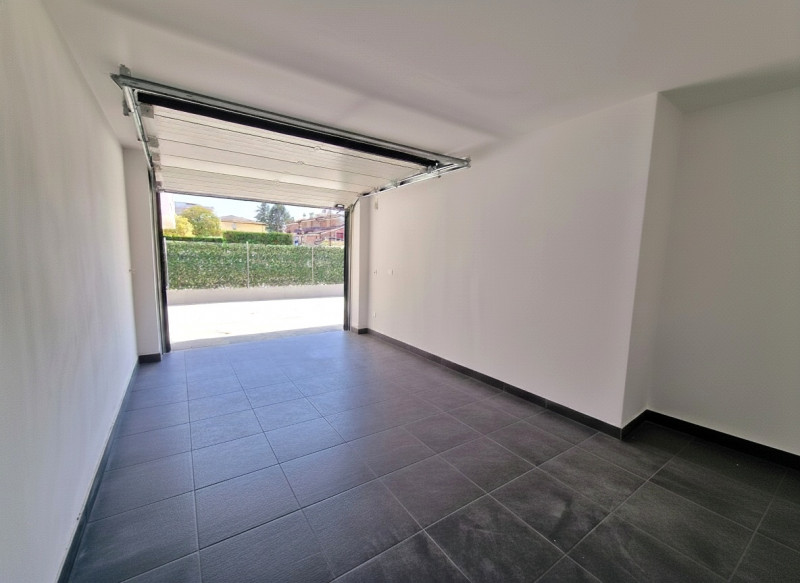 Situato nella rinomata zona residenziale di Sarmeola di Rubano, questo elegante appartamento al s...