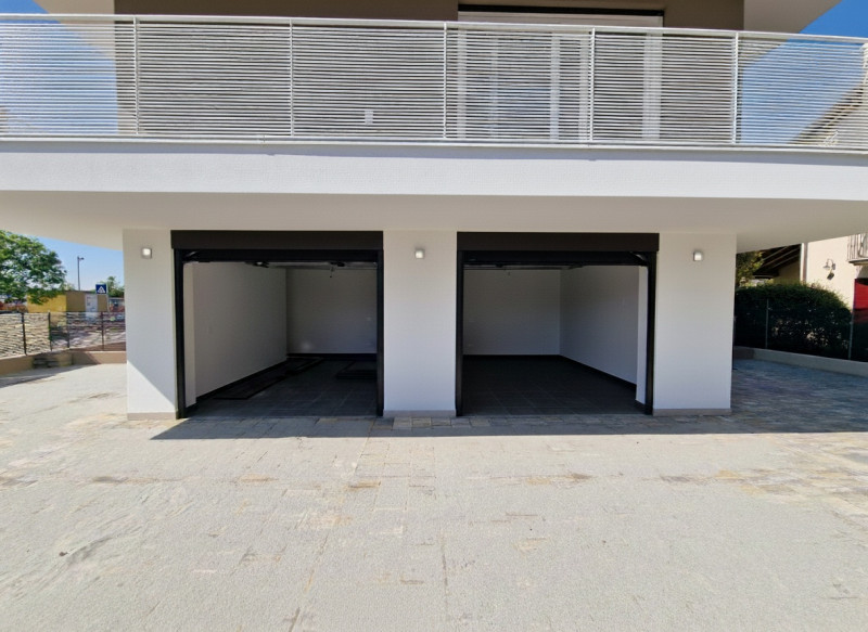 Situato nella rinomata zona residenziale di Sarmeola di Rubano, questo elegante appartamento al s...