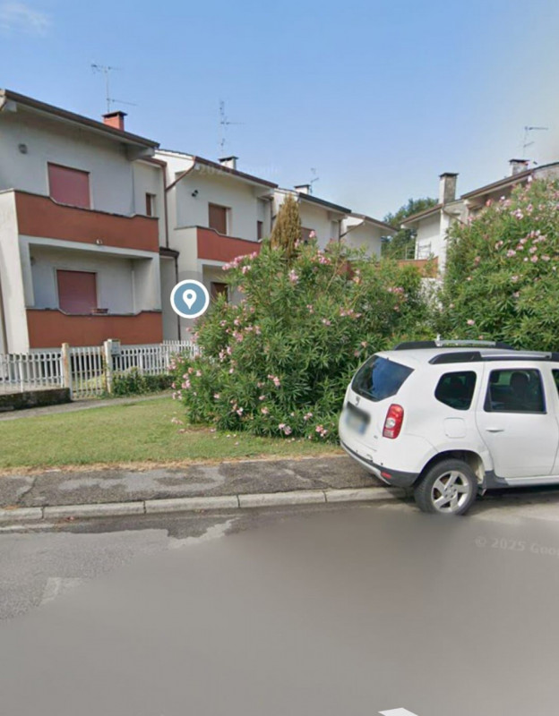 Vendesi Casa a schiera all’interno di un complesso di 7 unità, disposta su tre livelli di circa 7...