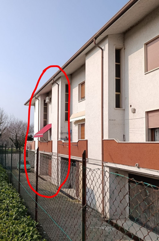 Vendesi Casa a schiera all’interno di un complesso di 7 unità, disposta su tre livelli di circa 7...