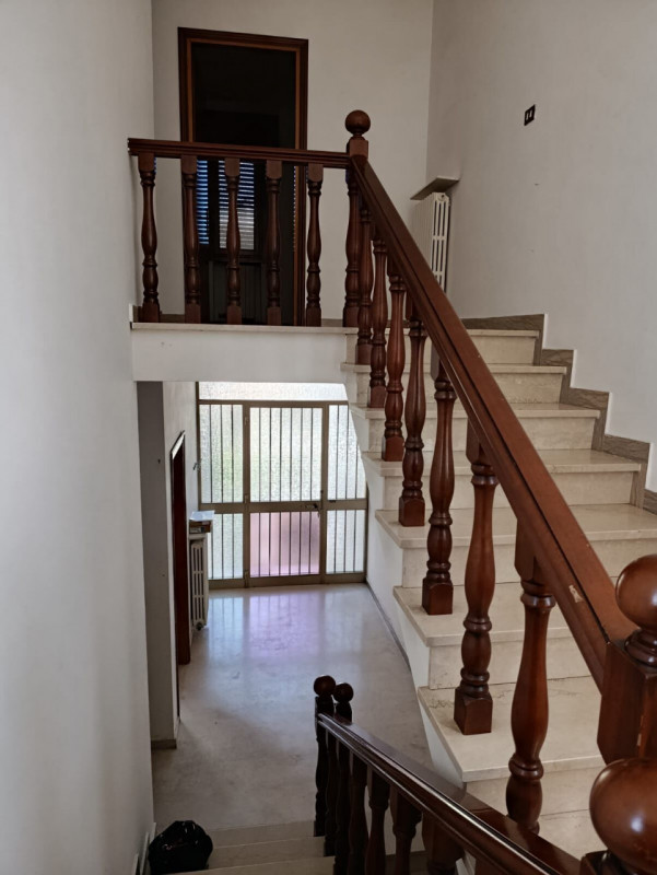 <p>Vendesi Casa a schiera all’interno di un complesso di 7 unità, disposta su tre livelli di circ...