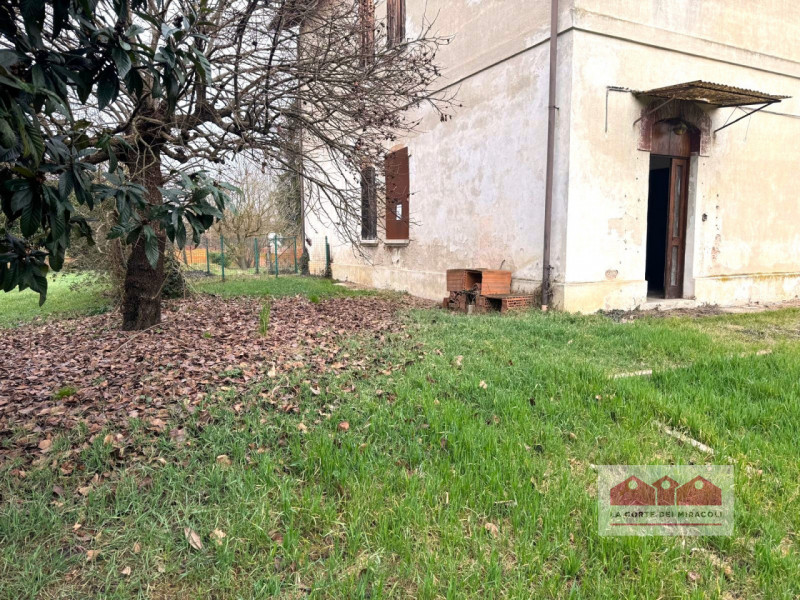 ANCONETTA: CASA SINGOLA DA RISTRUTTURARE SUL LOTTO DI OLTRE 1.600MQ. RIF. VS110L EURO 290.000

In...