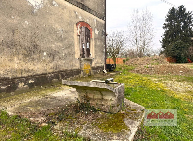 ANCONETTA: CASA SINGOLA DA RISTRUTTURARE SUL LOTTO DI OLTRE 1.600MQ. RIF. VS110L EURO 290.000

In...