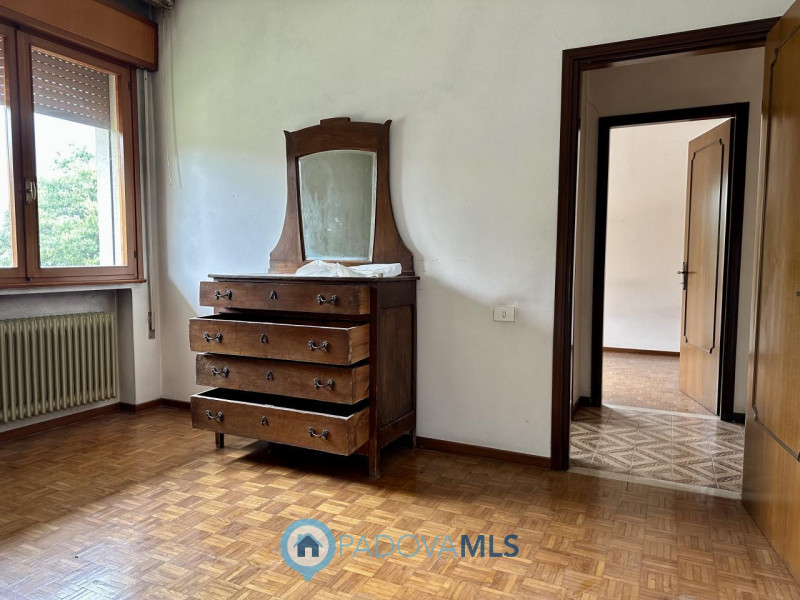 Immobile in esclusiva al Gruppo Padova MLS
In zona molto centrale, comoda a tutti i servizi, si p...