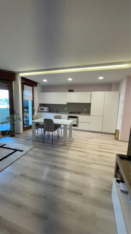 RIF. AGENZIA DB257 - Agente Daniela: 333 2728322

Scopri un'opportunità unica nel cuore di Chiesa...