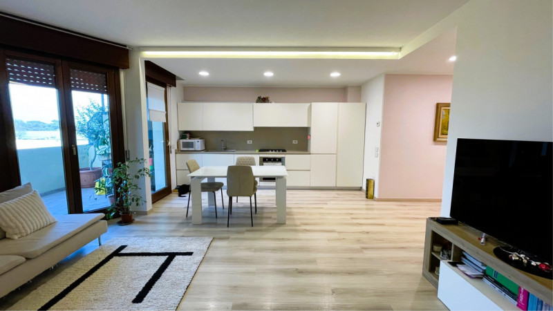 RIF. AGENZIA DB257 - Agente Daniela: 333 2728322

Scopri un'opportunità unica nel cuore di Chiesa...