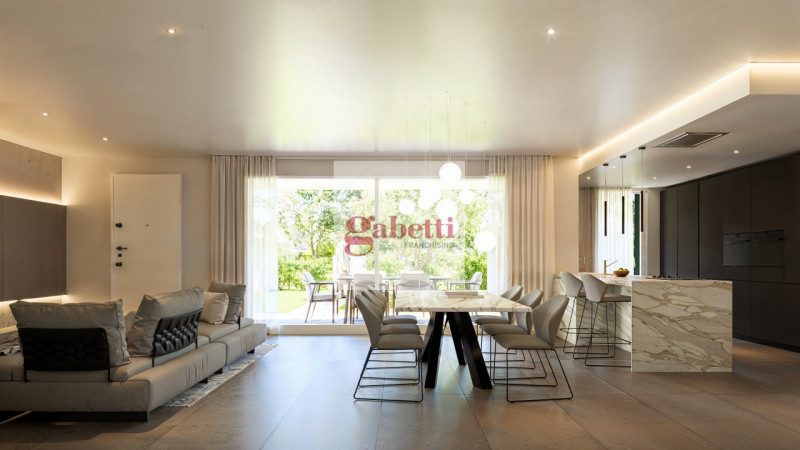 SAN PIETRO DI STRA proponiamo in contesto signorile appartamento al

PIANO PRIMO con ascensore  c...