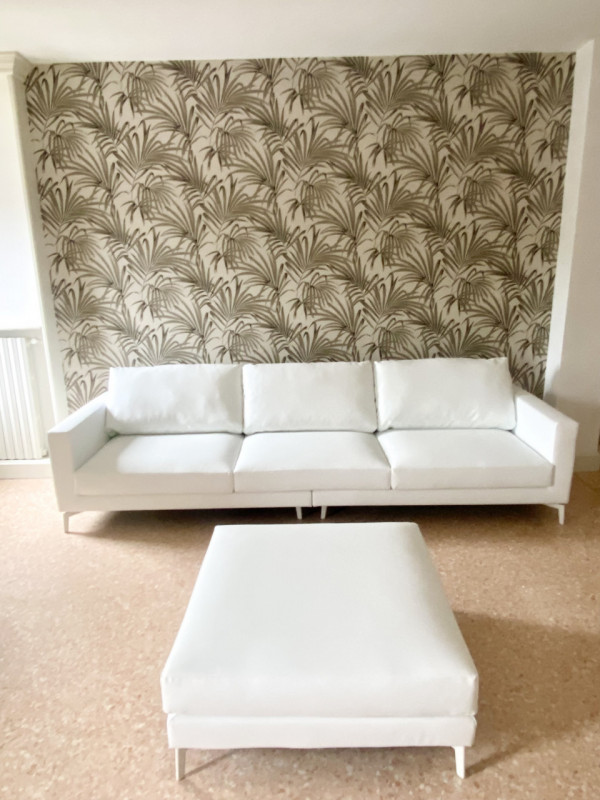 Nella splendida cornice del centro storico, con affaccio su piazza Giorgione, proponiamo in locaz...