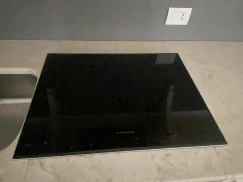 Nella splendida cornice del centro storico, con affaccio su piazza Giorgione, proponiamo in locaz...