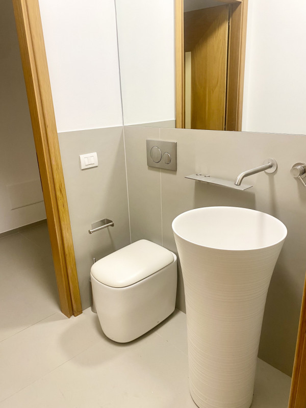 Nella splendida cornice del centro storico, con affaccio su piazza Giorgione, proponiamo in locaz...