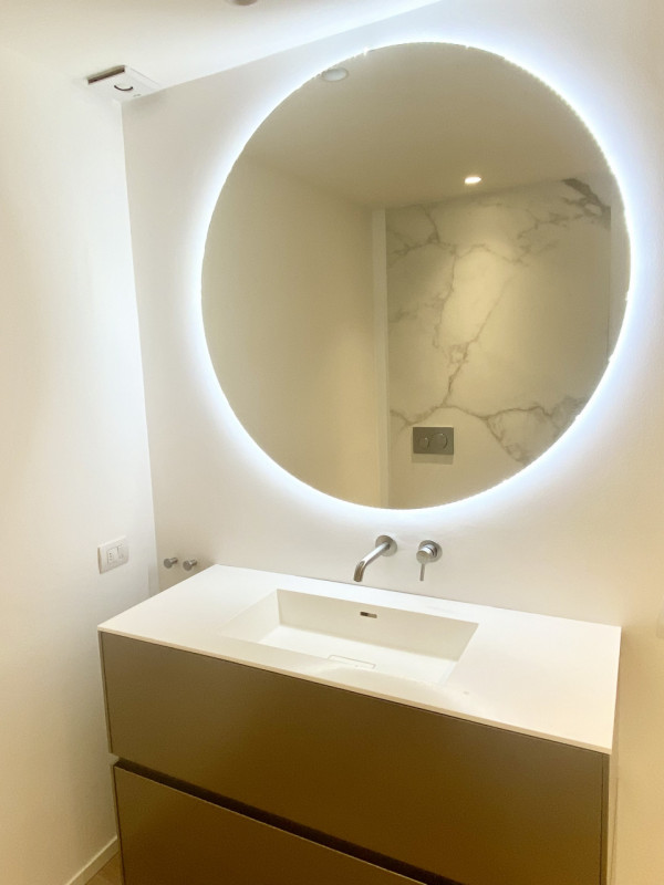 Nella splendida cornice del centro storico, con affaccio su piazza Giorgione, proponiamo in locaz...