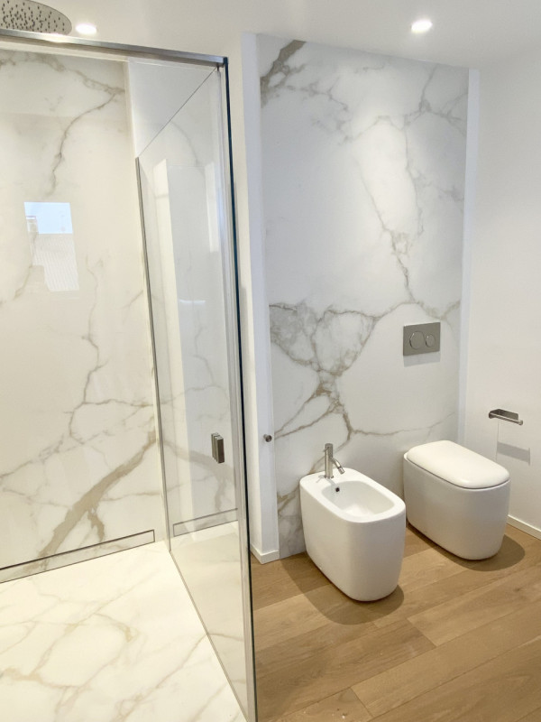 Nella splendida cornice del centro storico, con affaccio su piazza Giorgione, proponiamo in locaz...