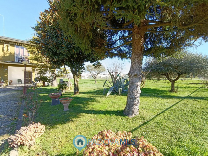 Crocefisso - Casa singola con terreno di circa 1400 mq

Immobile in esclusiva al Gruppo Padova ML...