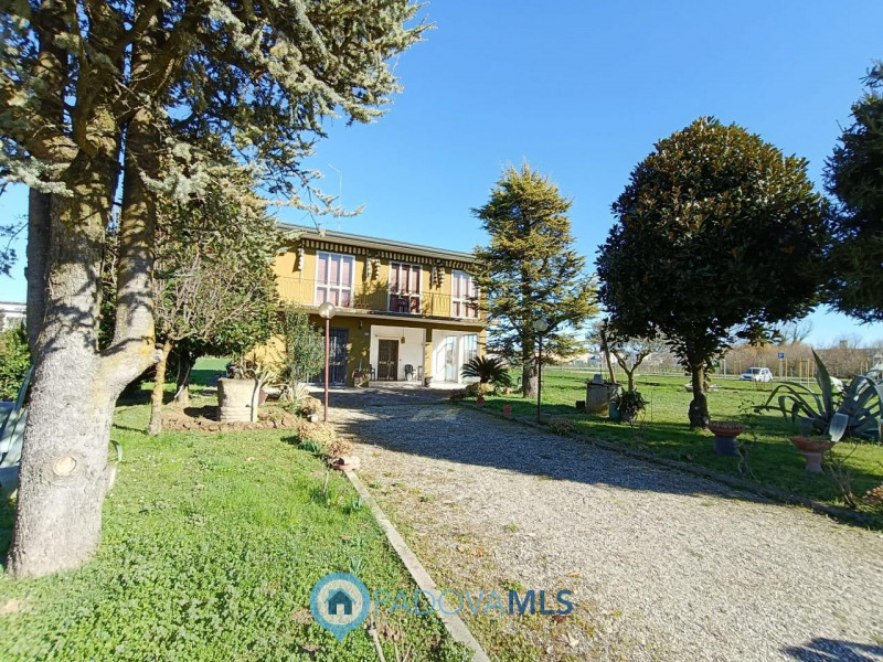 Crocefisso - Casa singola con terreno di circa 1400 mq

Immobile in esclusiva al Gruppo Padova ML...