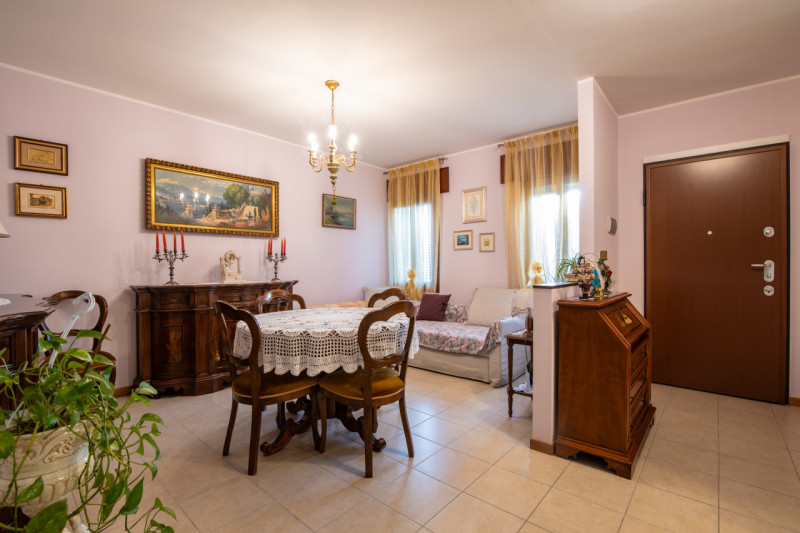 Proponiamo in vendita una rara opportunità nel cuore di Cittadella: CASA SINGOLA di circa 300 mq,...