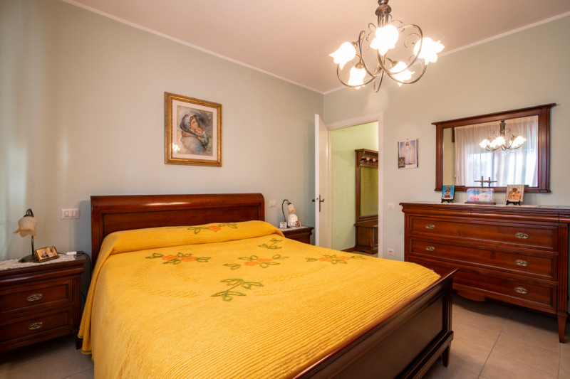 Proponiamo in vendita una rara opportunità nel cuore di Cittadella: CASA SINGOLA di circa 300 mq,...