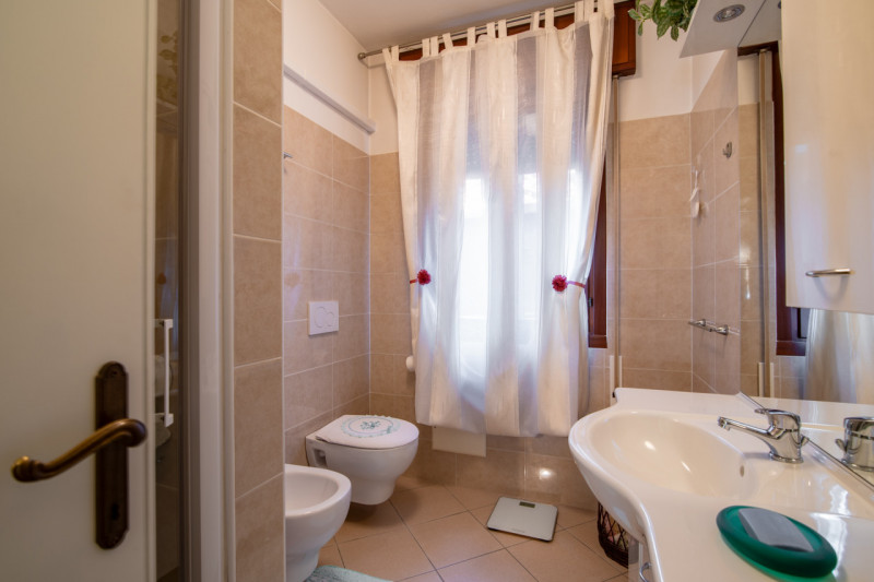 Proponiamo in vendita una rara opportunità nel cuore di Cittadella: CASA SINGOLA di circa 300 mq,...