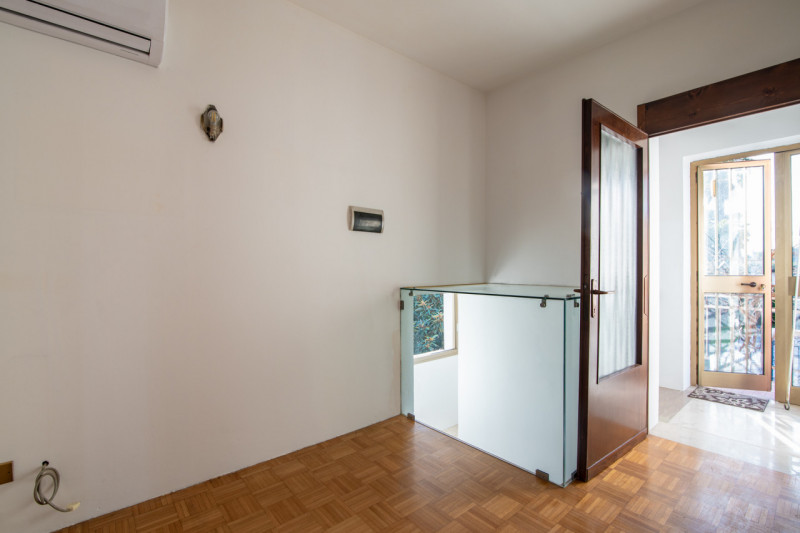 Proponiamo in vendita una rara opportunità nel cuore di Cittadella: CASA SINGOLA di circa 300 mq,...