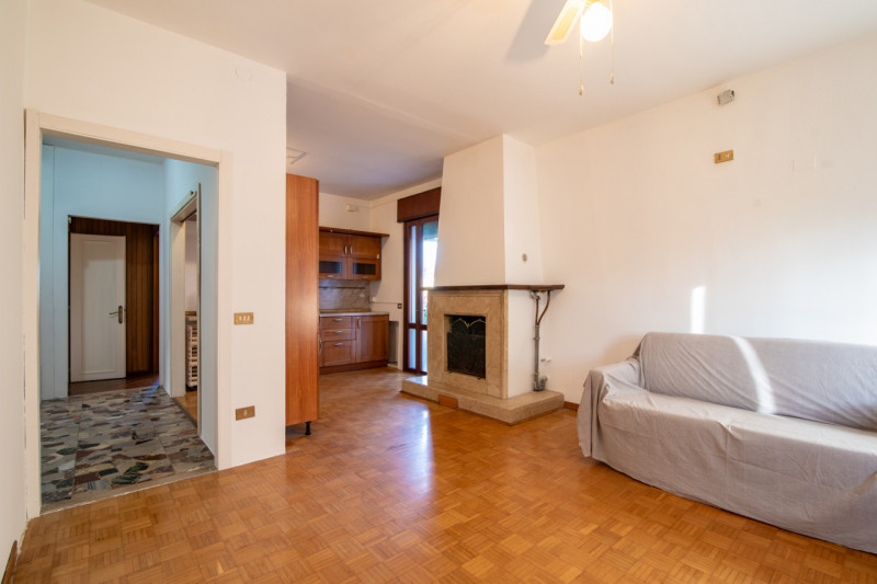 Proponiamo in vendita una rara opportunità nel cuore di Cittadella: CASA SINGOLA di circa 300 mq,...