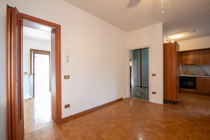 Proponiamo in vendita una rara opportunità nel cuore di Cittadella: CASA SINGOLA di circa 300 mq,...