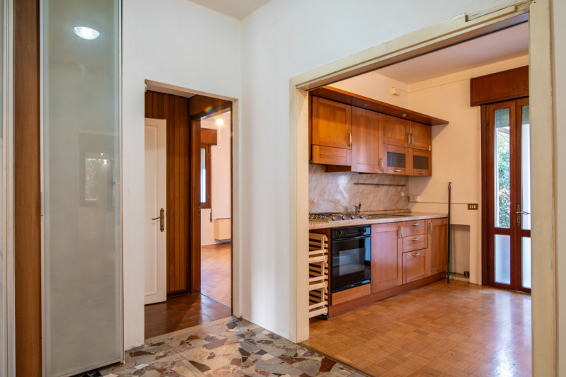 Proponiamo in vendita una rara opportunità nel cuore di Cittadella: CASA SINGOLA di circa 300 mq,...