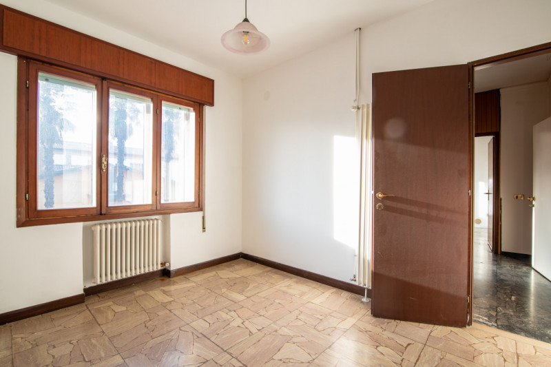 Proponiamo in vendita una rara opportunità nel cuore di Cittadella: CASA SINGOLA di circa 300 mq,...