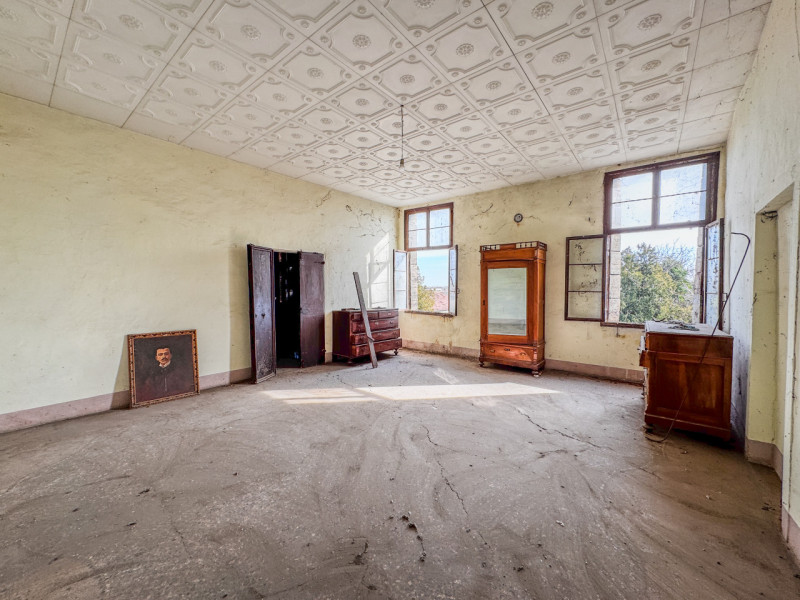 COMPOSIZIONE:
Proponiamo in vendita villa storica composta da abitazione principale, disposta su ...