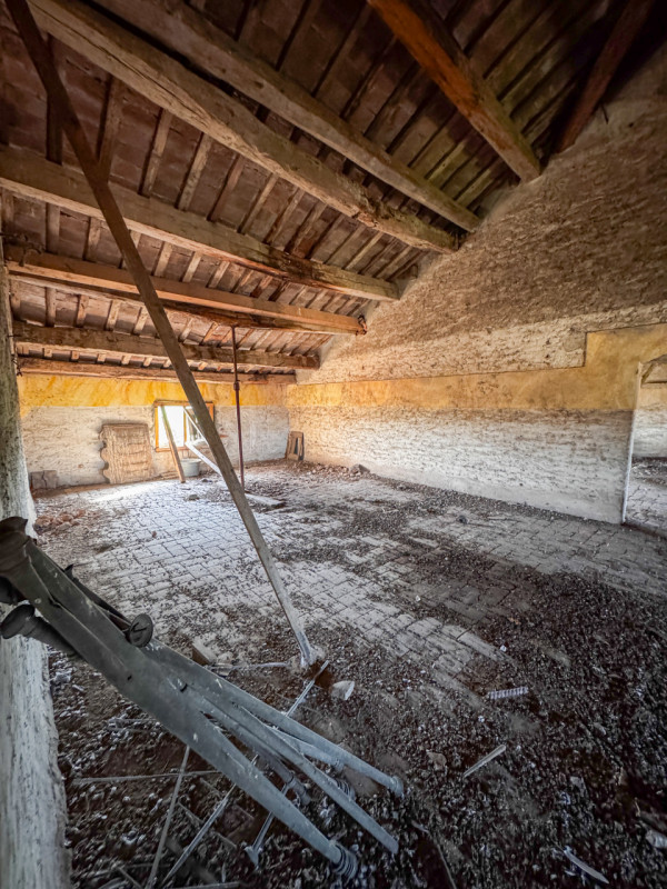 COMPOSIZIONE:
Proponiamo in vendita villa storica composta da abitazione principale, disposta su ...