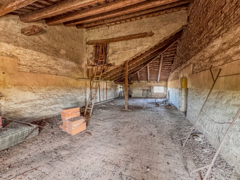 COMPOSIZIONE:
Proponiamo in vendita villa storica composta da abitazione principale, disposta su ...