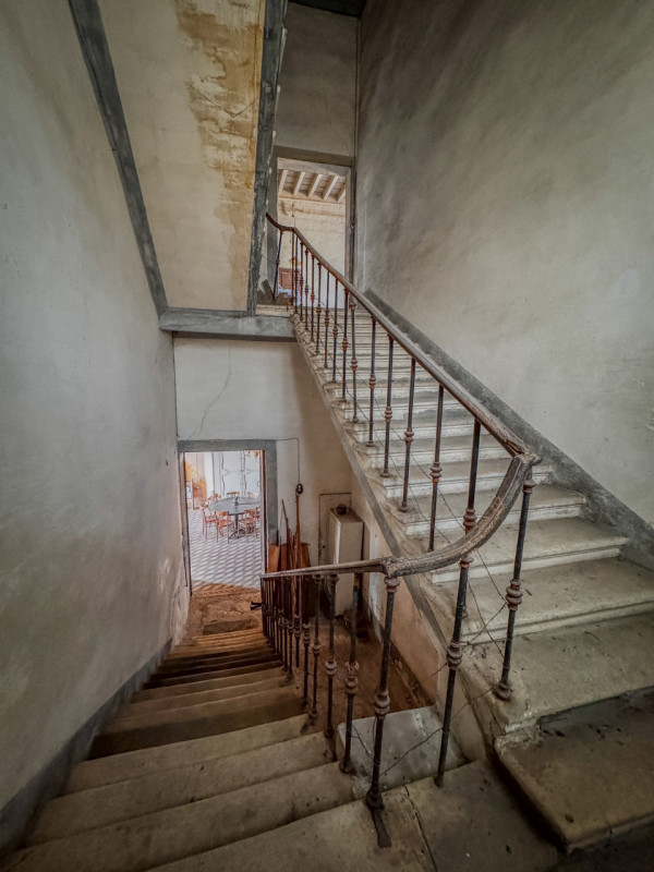 COMPOSIZIONE:
Proponiamo in vendita villa storica composta da abitazione principale, disposta su ...