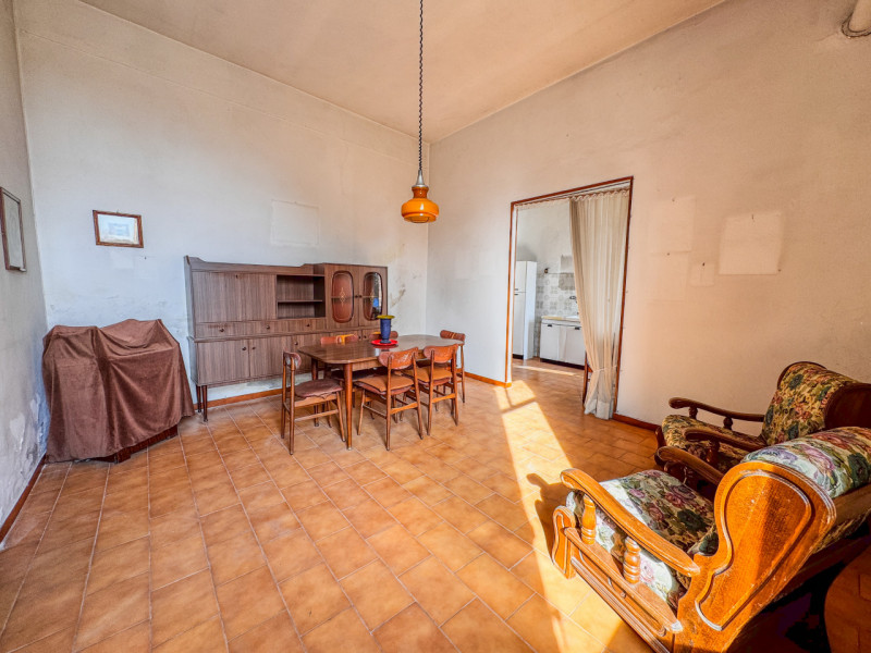 COMPOSIZIONE:
Proponiamo in vendita villa storica composta da abitazione principale, disposta su ...