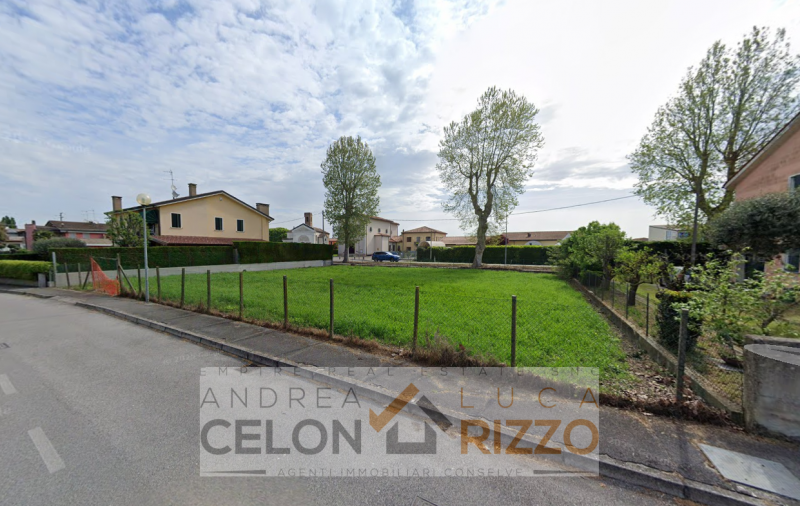 A Palù, in tranquilla zona residenziale composta da villette, proponiamo terreno edificabile di c...