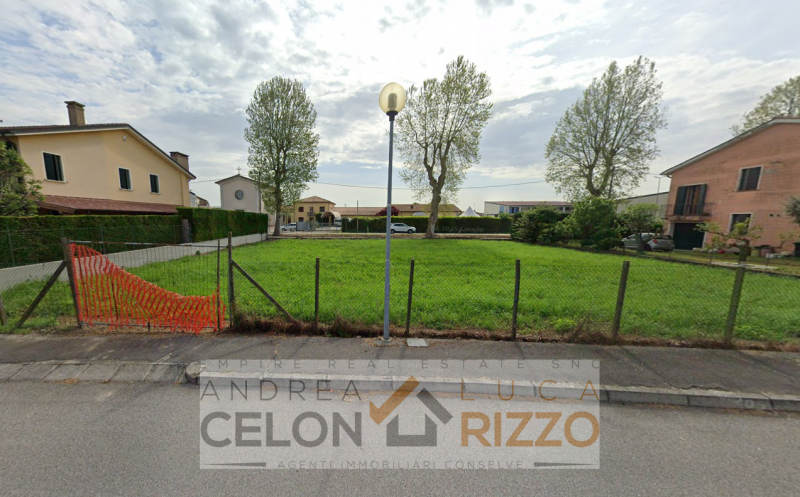 A Palù, in tranquilla zona residenziale composta da villette, proponiamo terreno edificabile di c...