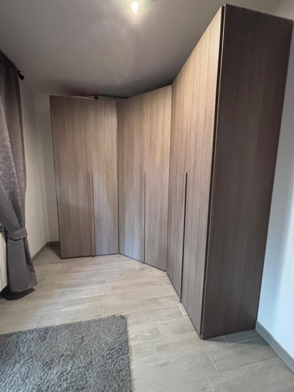 Questo spazioso appartamento di oltre 90 mq è disponibile per un contratto d'affitto breve, massi...