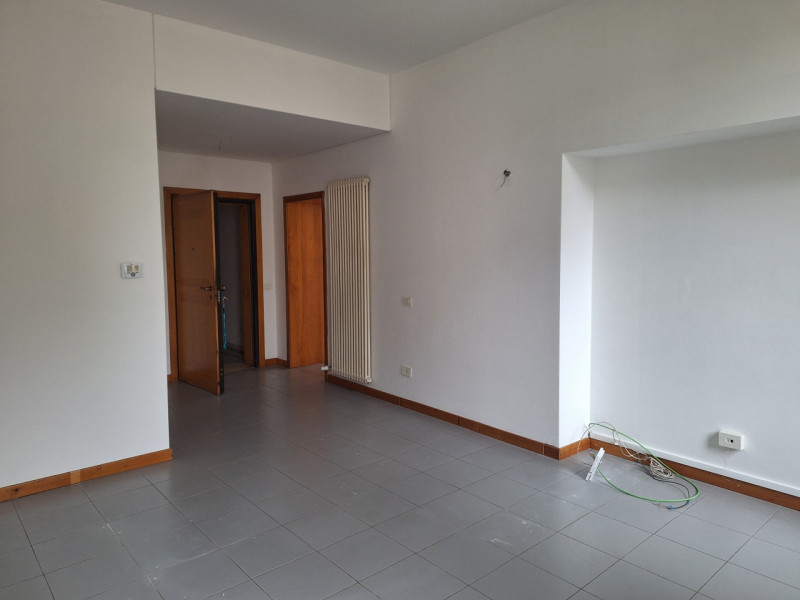 Proponiamo in affitto un ufficio al piano terra di un'elegante palazzina situata nel centro stori...