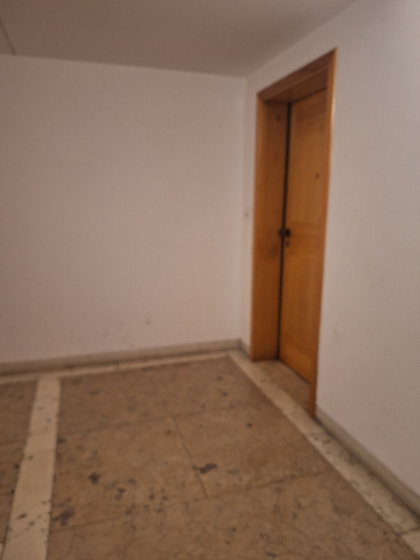 Proponiamo in affitto un ufficio al piano terra di un'elegante palazzina situata nel centro stori...