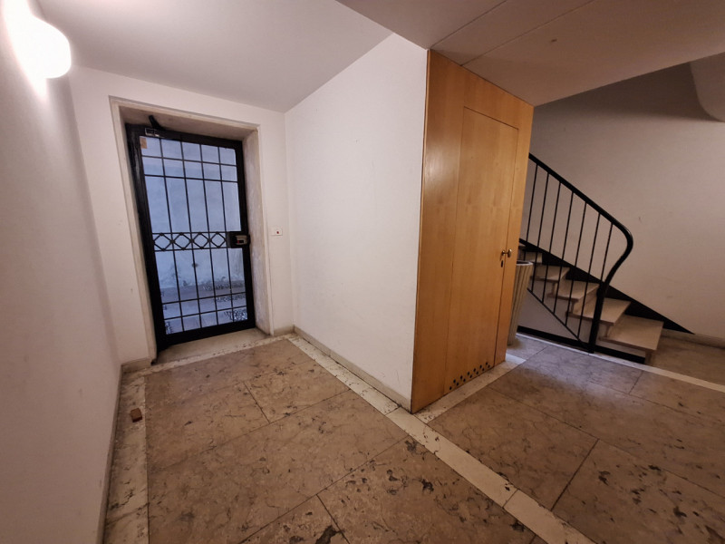 Proponiamo in affitto un ufficio al piano terra di un'elegante palazzina situata nel centro stori...