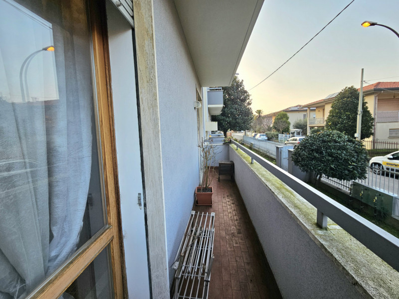 A Este, a pochi passi dal centro, proponiamo in vendita spazioso appartamento al piano terra.
L'a...