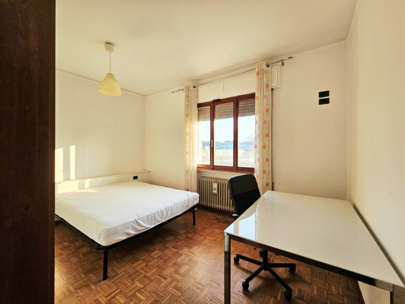 A Este, a pochi passi dal centro, proponiamo in vendita spazioso appartamento al piano terra.
L'a...