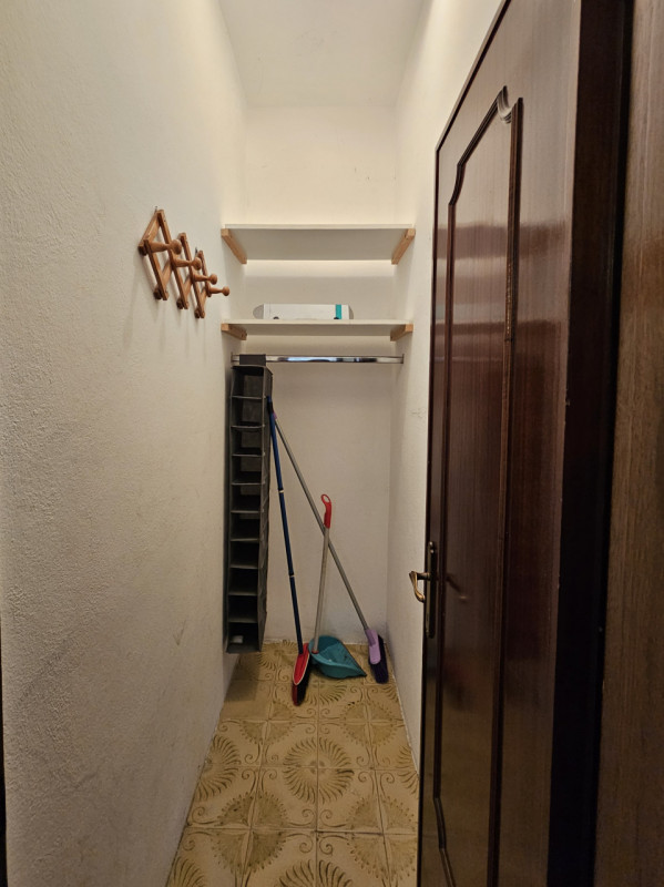 A Este, a pochi passi dal centro, proponiamo in vendita spazioso appartamento al piano terra.
L'a...