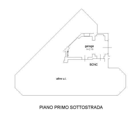 Nel cuore del centro storico proponiamo in vendita una residenza di rara eleganza situata in Cont...