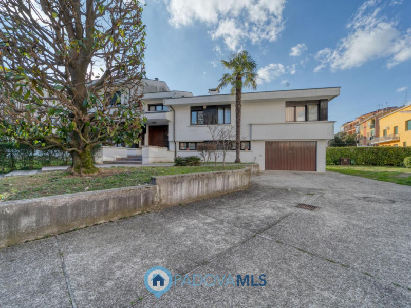 Immobile in esclusiva al Gruppo Padova MLS

PADOVA - ZONA FACCIOLATI Nel cuore di una delle zone ...