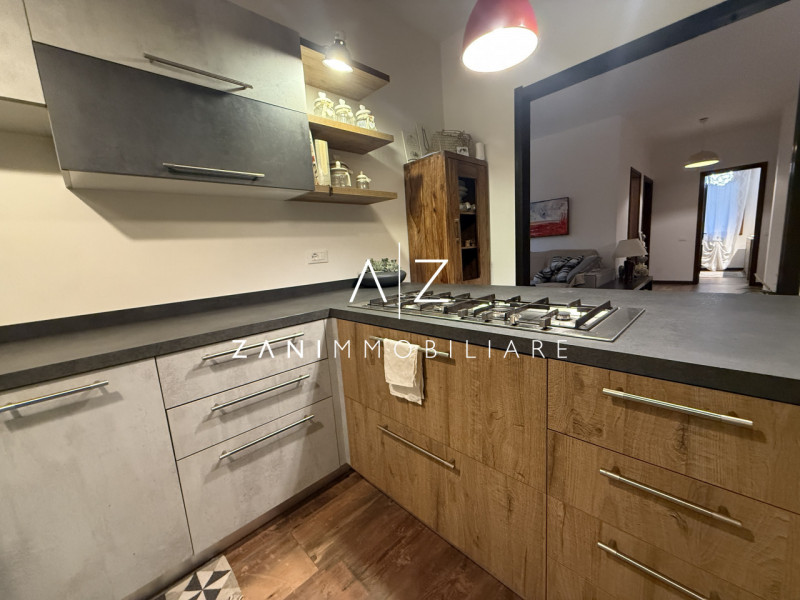 Proponiamo in affitto uno spazioso appartamento bilocale  120 mq, situato in centro a Castelfranc...