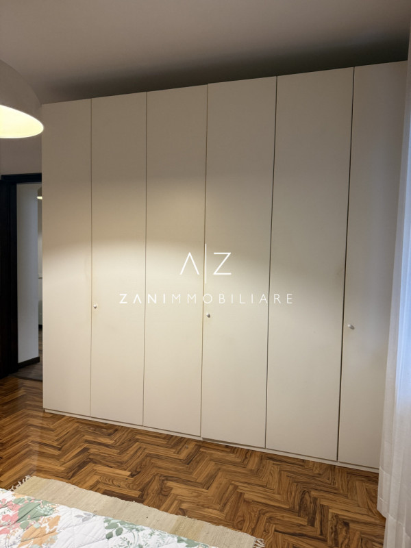 Proponiamo in affitto uno spazioso appartamento bilocale  120 mq, situato in centro a Castelfranc...