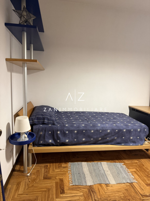 Proponiamo in affitto uno spazioso appartamento bilocale  120 mq, situato in centro a Castelfranc...