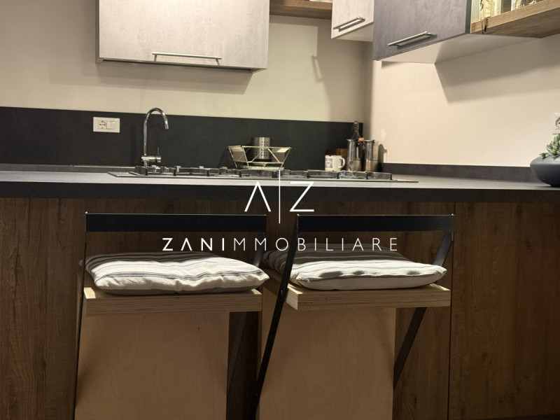 Proponiamo in affitto uno spazioso appartamento bilocale  120 mq, situato in centro a Castelfranc...