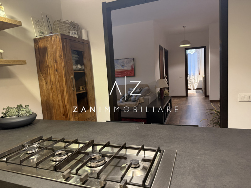 Proponiamo in affitto uno spazioso appartamento bilocale  120 mq, situato in centro a Castelfranc...