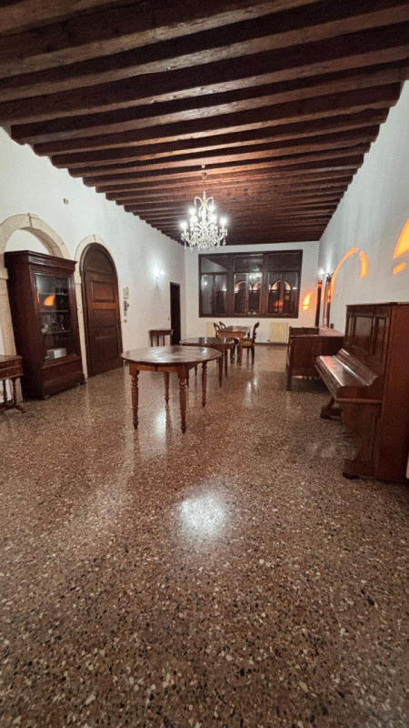 Se cerchi una casa che abbia un’anima e che ti faccia sentire abbracciato appena varchi la porta,...