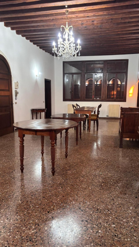 Se cerchi una casa che abbia un’anima e che ti faccia sentire abbracciato appena varchi la porta,...